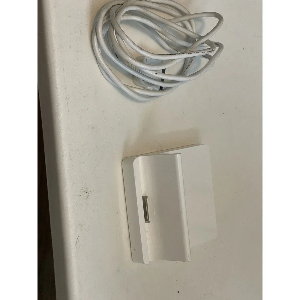 Apple White Docking Station Model A1381 For Apple I Pad 1/2/3 With USB Cable